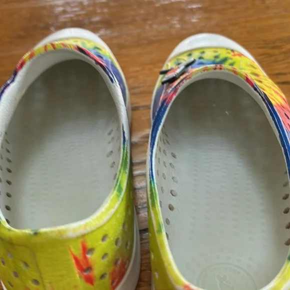 Native Jefferson Tie Dye print slip on rubber shoes. Women’s Size 6. - Picture 5 of 12